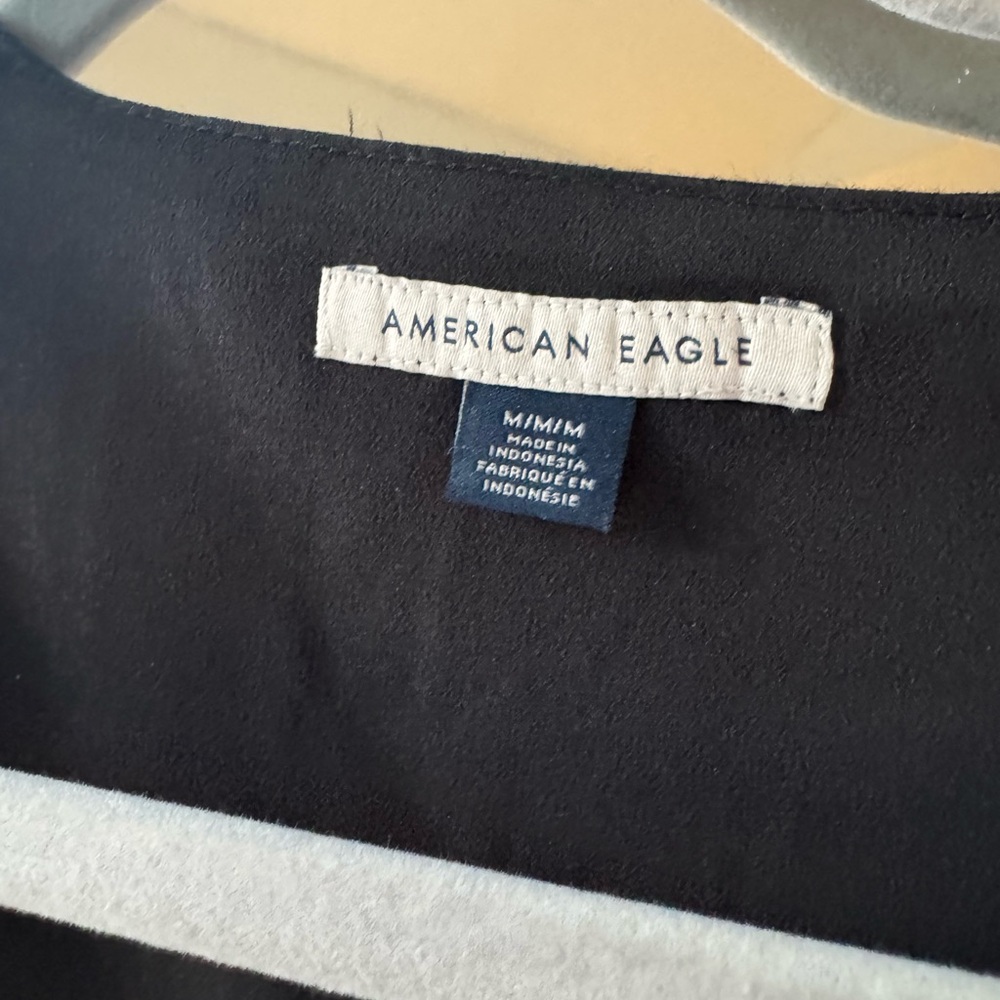 American Eagle Outfitters Black Top with White Trim - Picture 2 of 3
